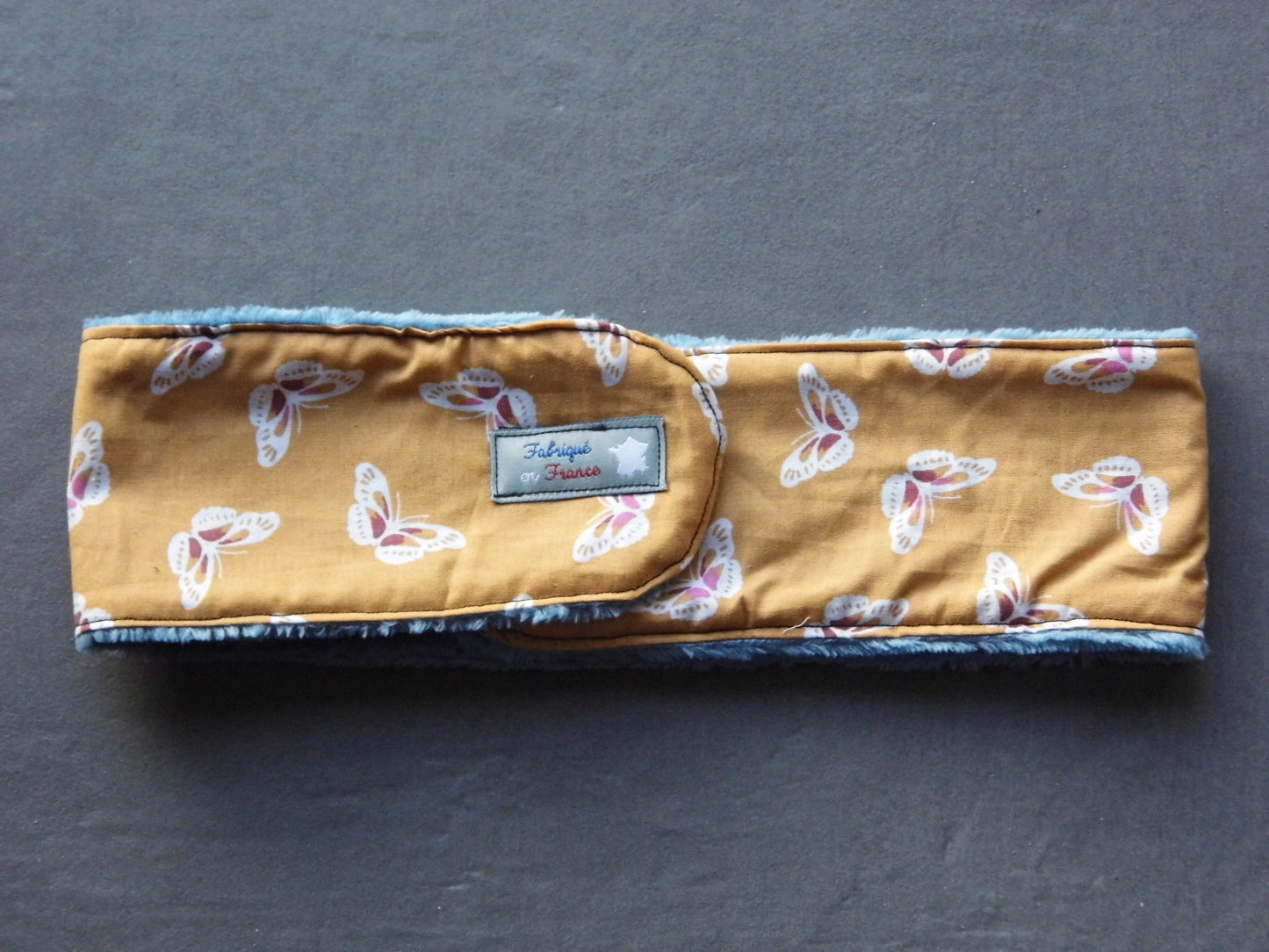 Passe à scratch avec du papillon et tissu éponge bambou bleu ciel