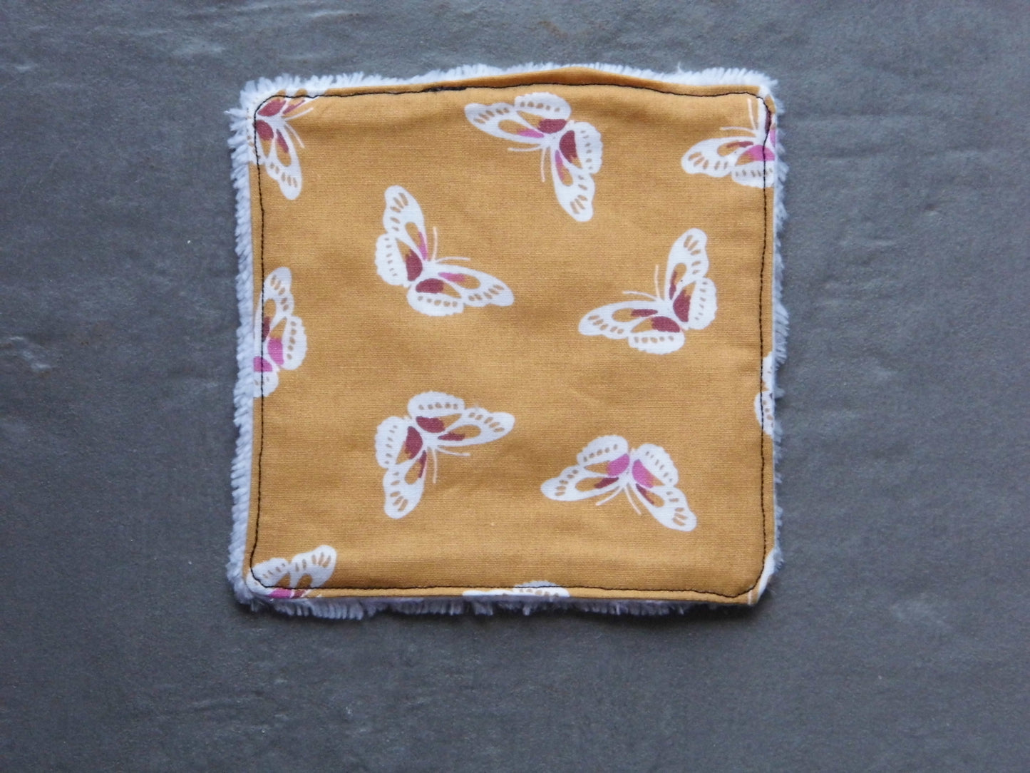 Carré démaquillant en papillon 12 x12 blanc  en tissu éponge bambou