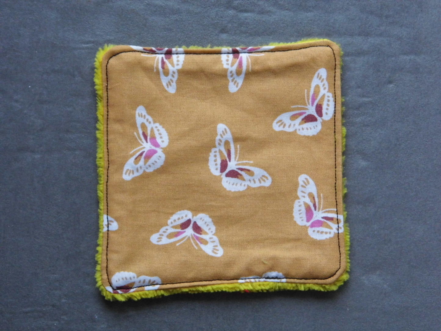 Carré démaquillant en papillon 12 X 12 et tissu éponge bambou jaune