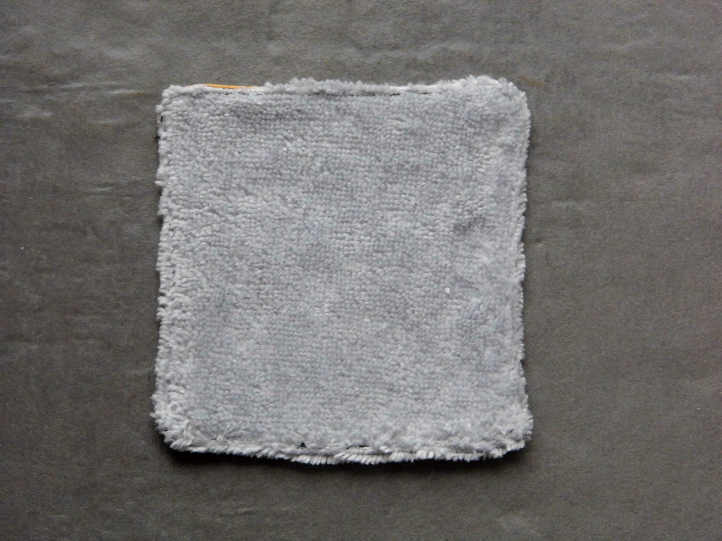 Carré démaquillant avec papillon, tissu éponge bambou gris 12 X 12