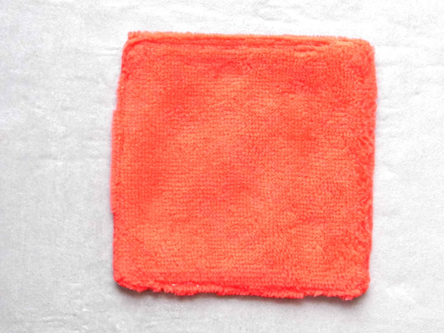 Carré démaquillant étoiles rouge, beige, bleu 12 X 12 et du tissu éponge bambou rouge